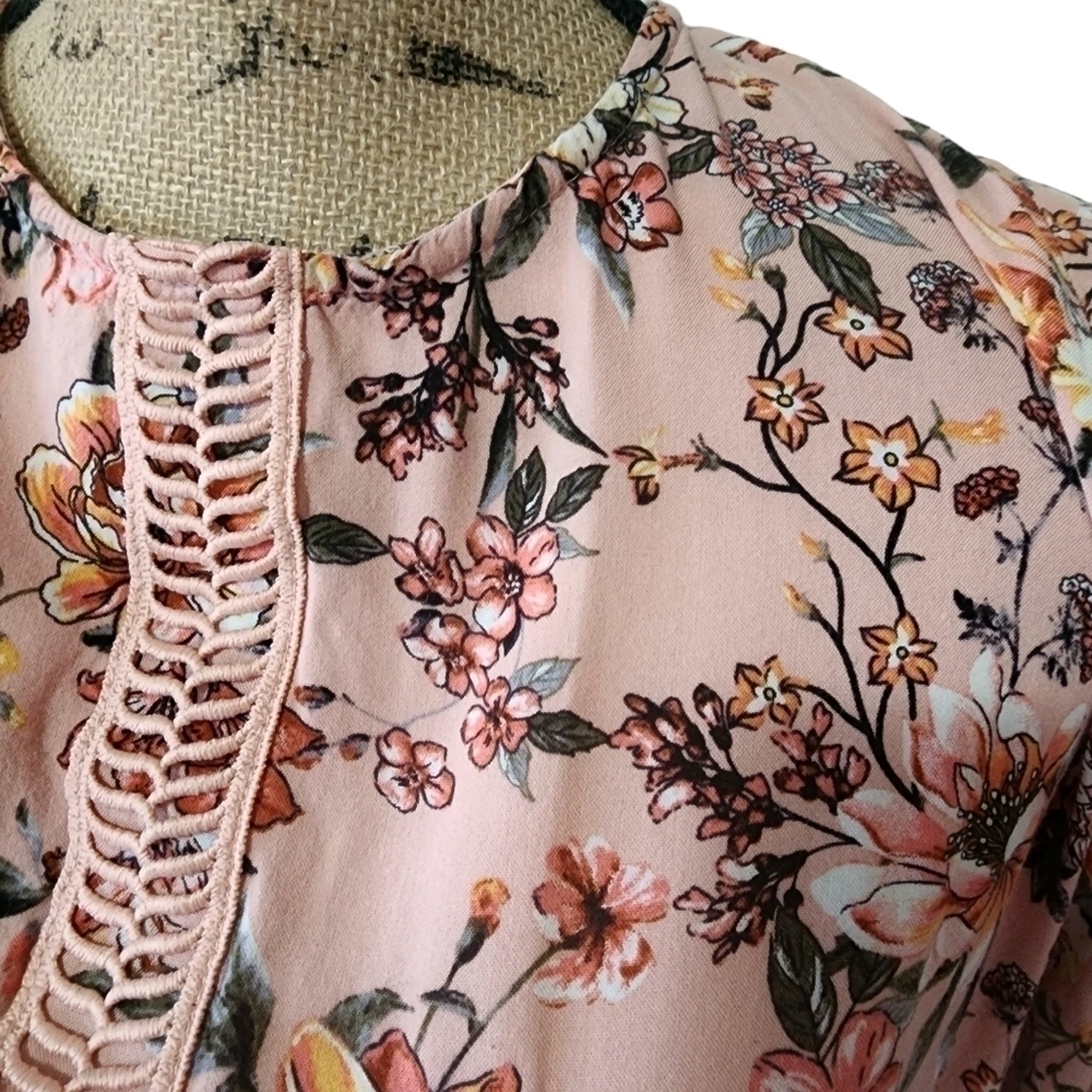 Live to be Spoiled Tunic Floral Peach Top - XL - Picture 4 of 6